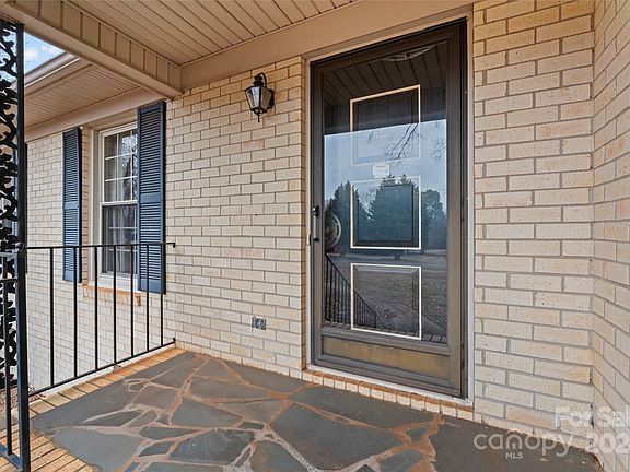 2nd image of 950 Arrowhead Dr