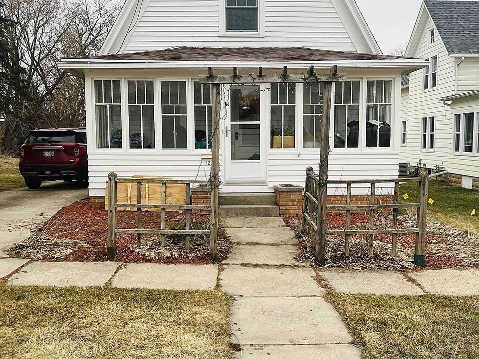 1st image of 122 S Nebraska St