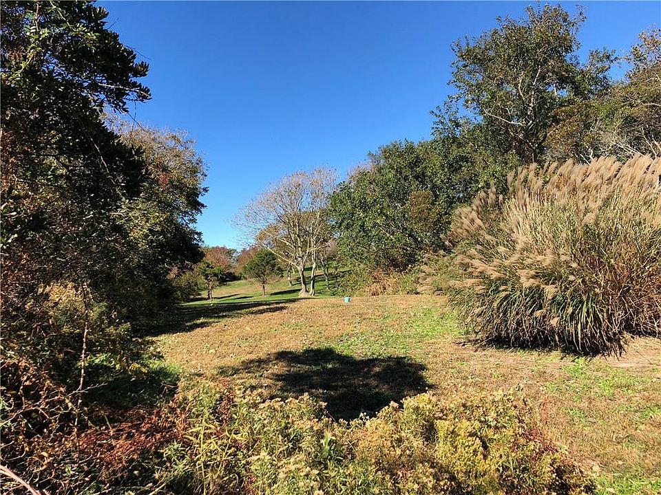 2nd image of 801 Mohegan Trl