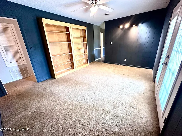 4558 Colonial Rd — Photo 3