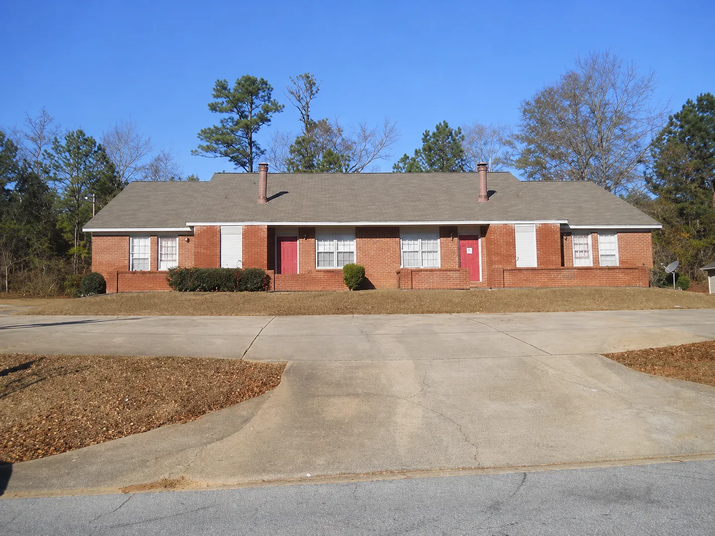Spacious 2BD/2BA Apartment in a Prime Location! — Photo 1