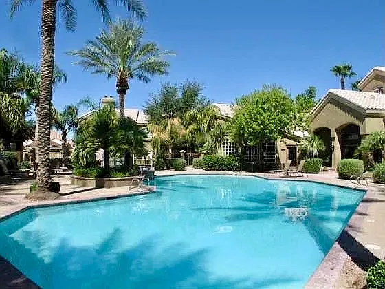 2 bed, 1056 sqft, $3,900 — Photo 2