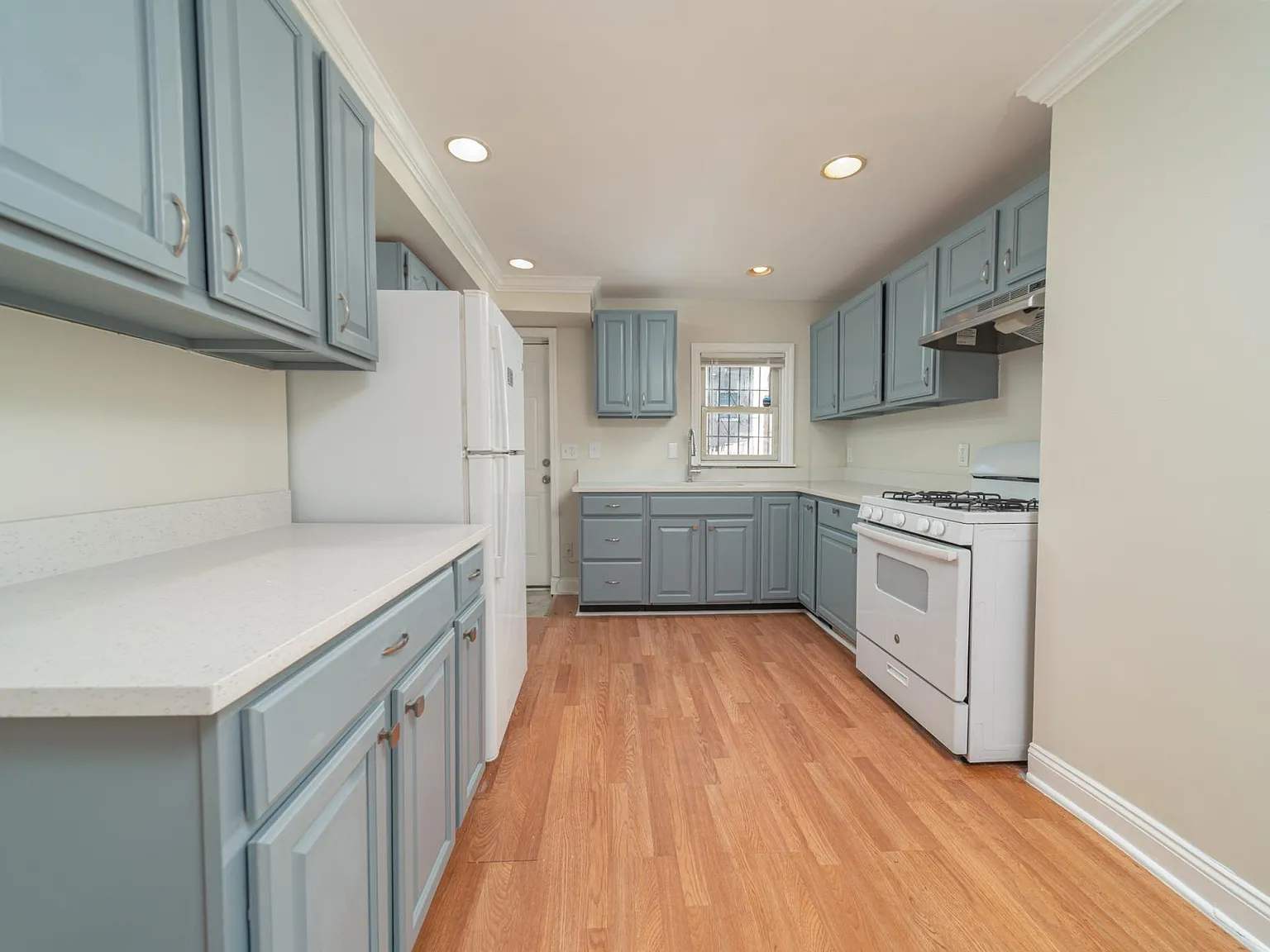 2 bed, 1300 sqft, $1,400 — Photo 4