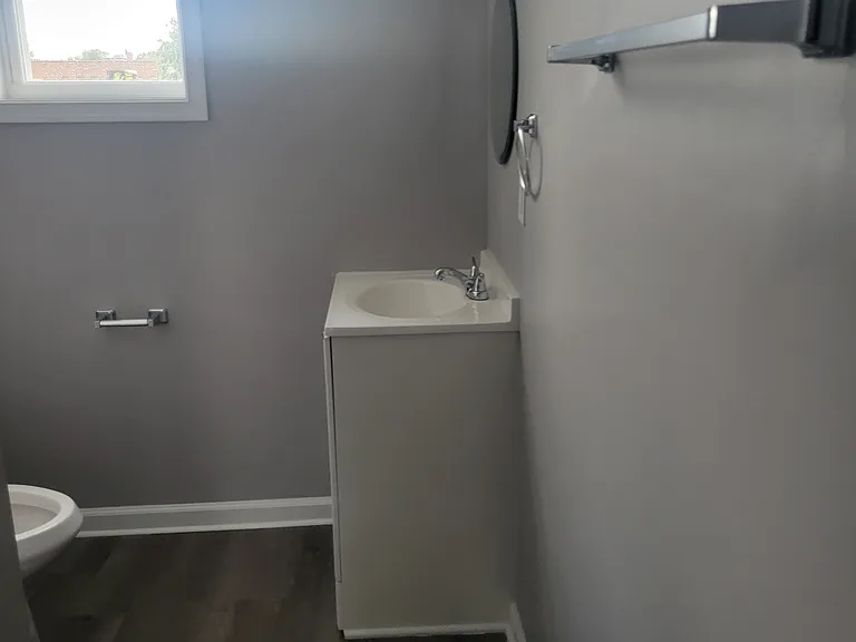 3522 Esther Pl — Photo 2