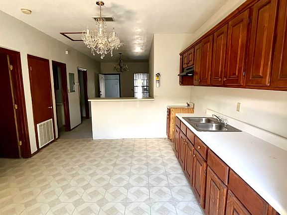 4th image of 1619 Convent Ave