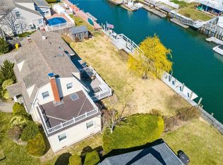 53 S Bay Ave, Massapequa, NY 11758
