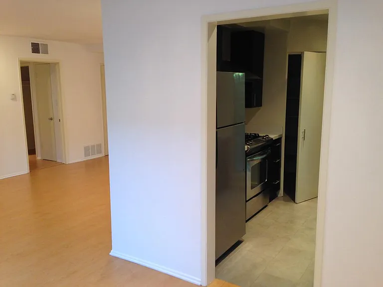 546 N Flores St #6 — Photo 5