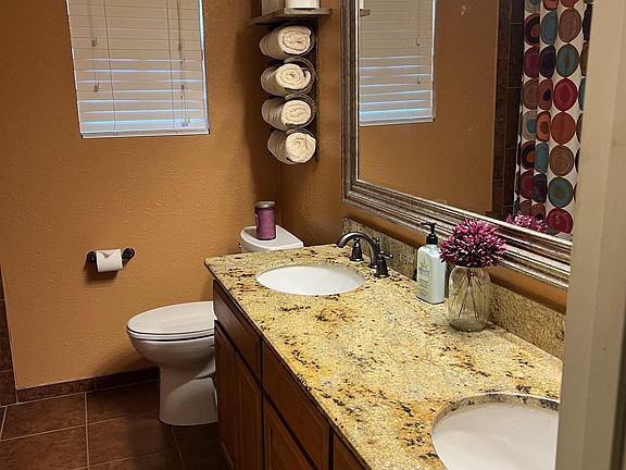 5th image of 2700 Oleander Ln