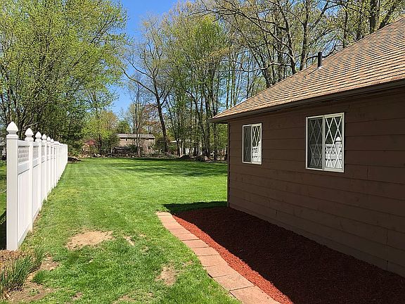 4th image of 4575 Martin Dr