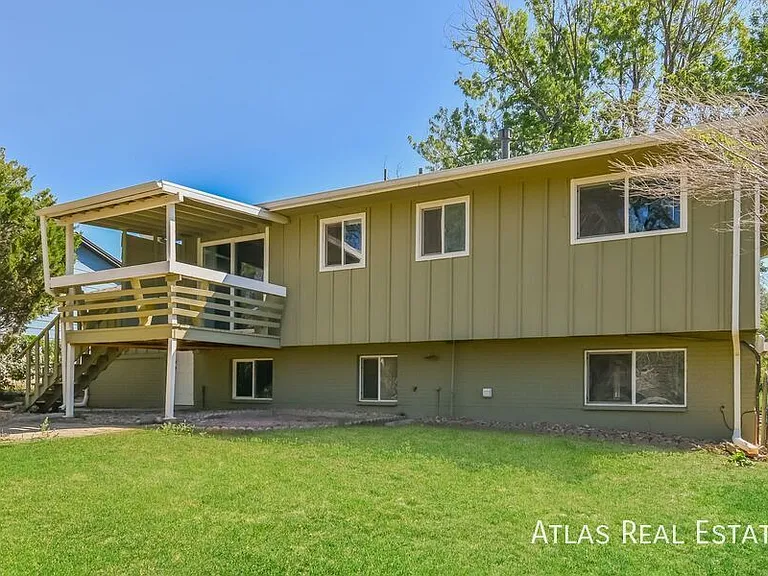 524 Rowe Ln — Photo 15