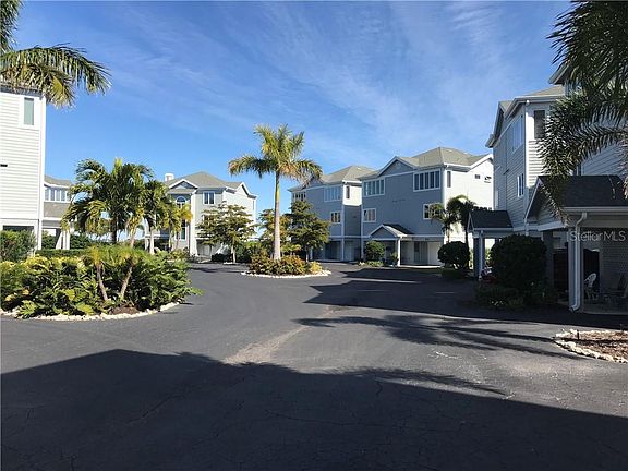 4th image of 804 Evergreen Way