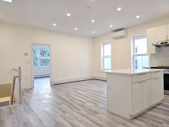 5th image of 2380 28th St #2