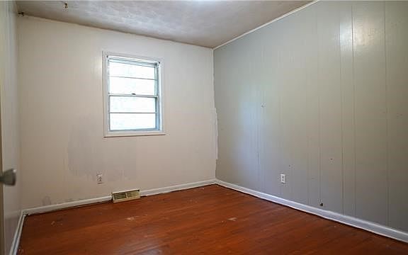 3rd image of 1713 N Howard Dr
