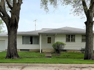 336 W 3rd St, Readlyn, IA 50668