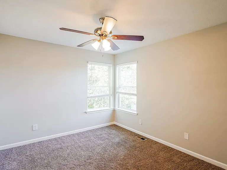 404 Barking Dr — Photo 12