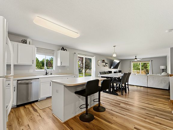 4th image of 1080 SE Waco Pl