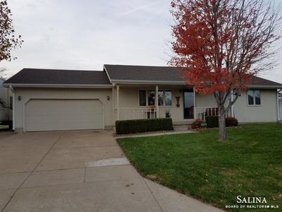 2154 Linden Dr, Salina, KS, 67401