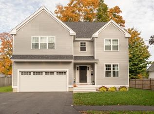 11 Maple St, Amesbury, MA 01913