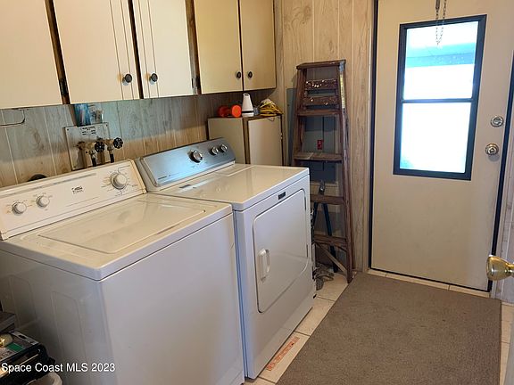 4th image of 499 Tarpon Dr