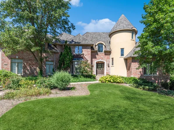 14 S Wynstone Dr, North Barrington, IL 60010