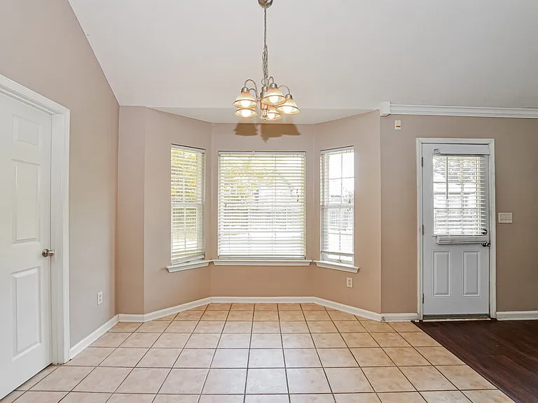 4064 Sidlehill Dr — Photo 6