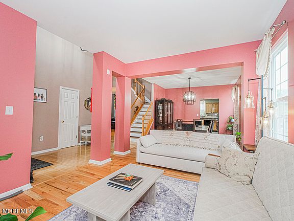 5th image of 315 Wedgewood Road