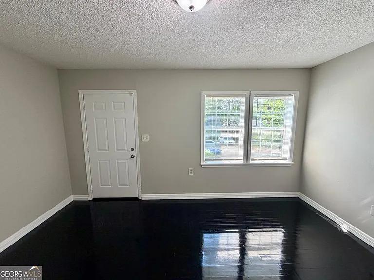 230 Rosser St SW #A — Photo 1