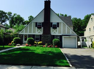 21 Wyatt Rd, Garden City, NY 11530