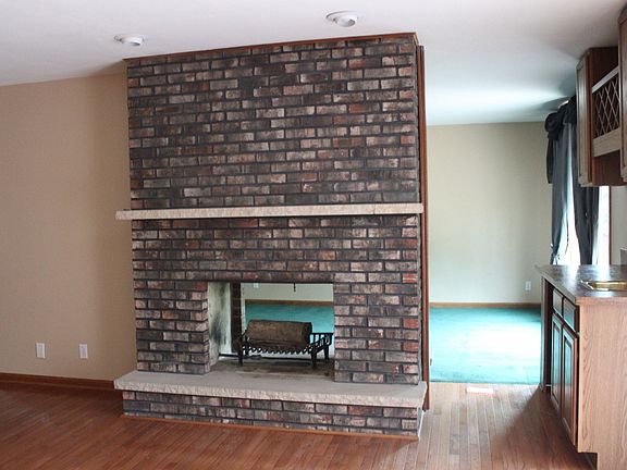 dining room with hardwood floor
