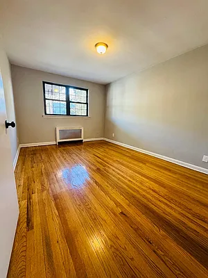 Rented by Halvatzis Realty | media 8