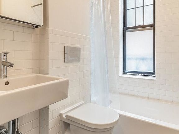 4th image of 240 Waverly Pl #6C