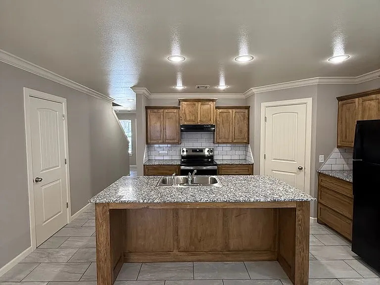 9004-9006 Sandra Way — Photo 19