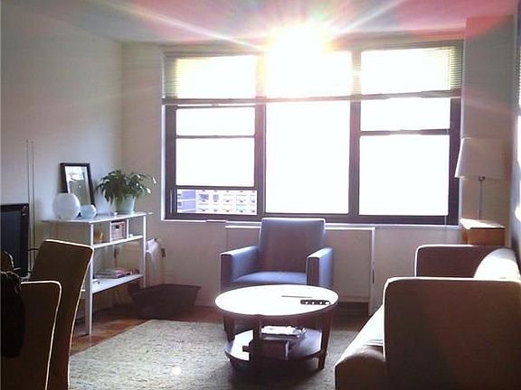 5th image of 301 E 87th St APT 21C