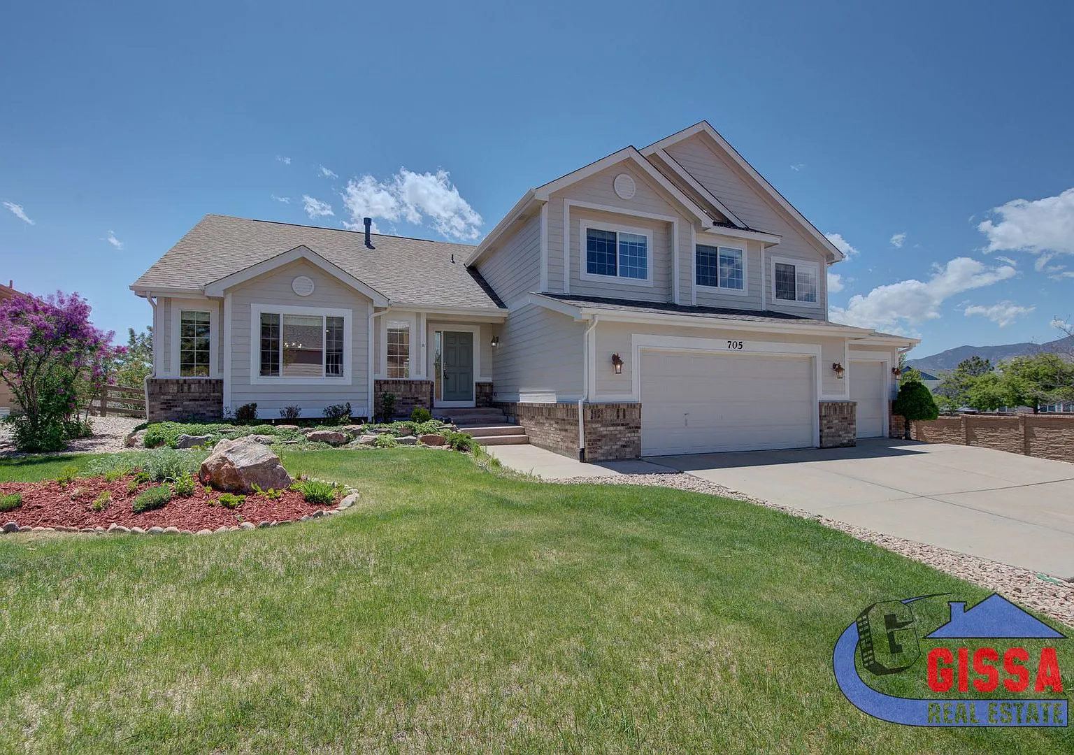 Beautiful large home with view of Pikes Peak in D-20 - short term lease until 03/31/2027! — Photo 1