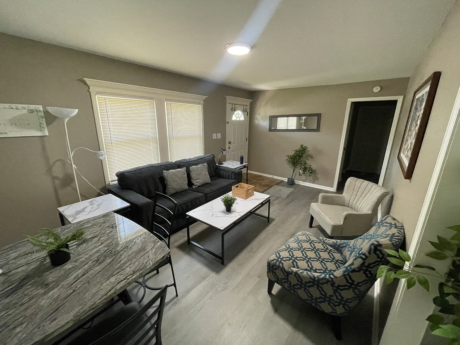 4 bed, 1050 sqft, $599 — Photo 4