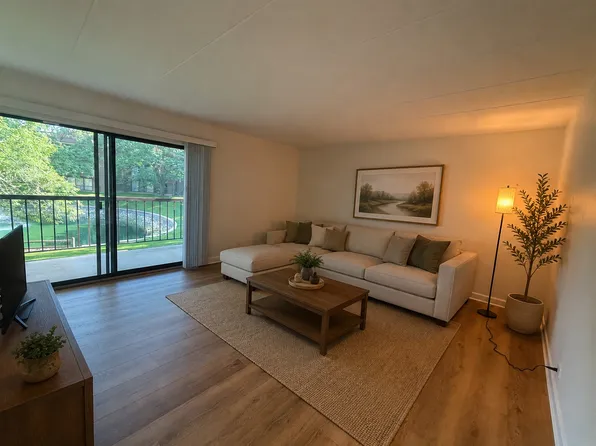 140 E Fountainview Ln Unit 2B, Lombard, IL 60148