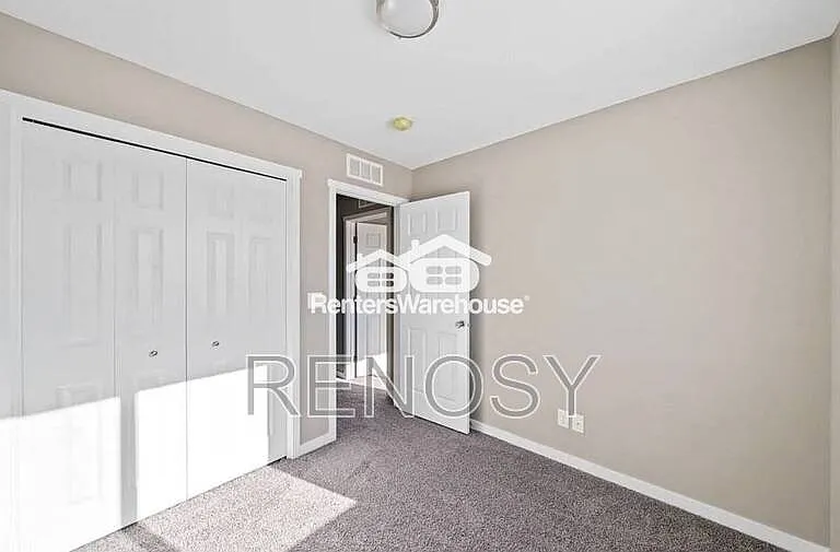 102 E Sycamore St — Photo 19