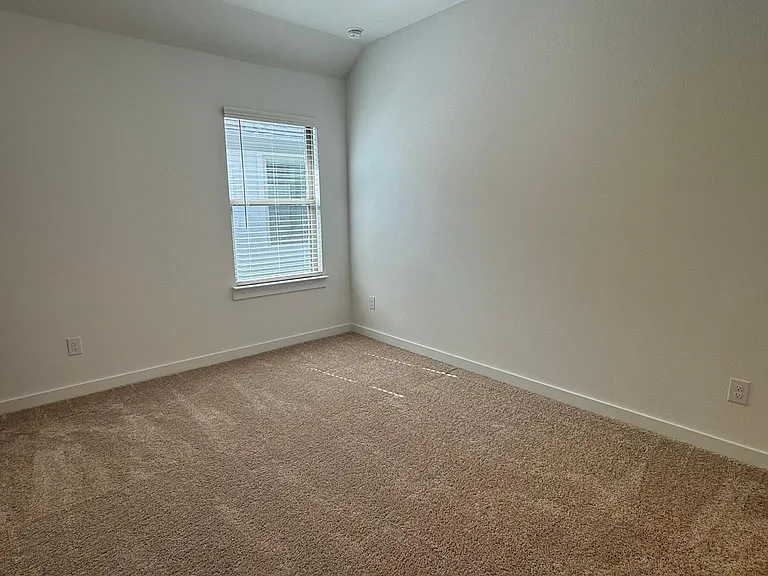 2817 Foxwood St — Photo 24