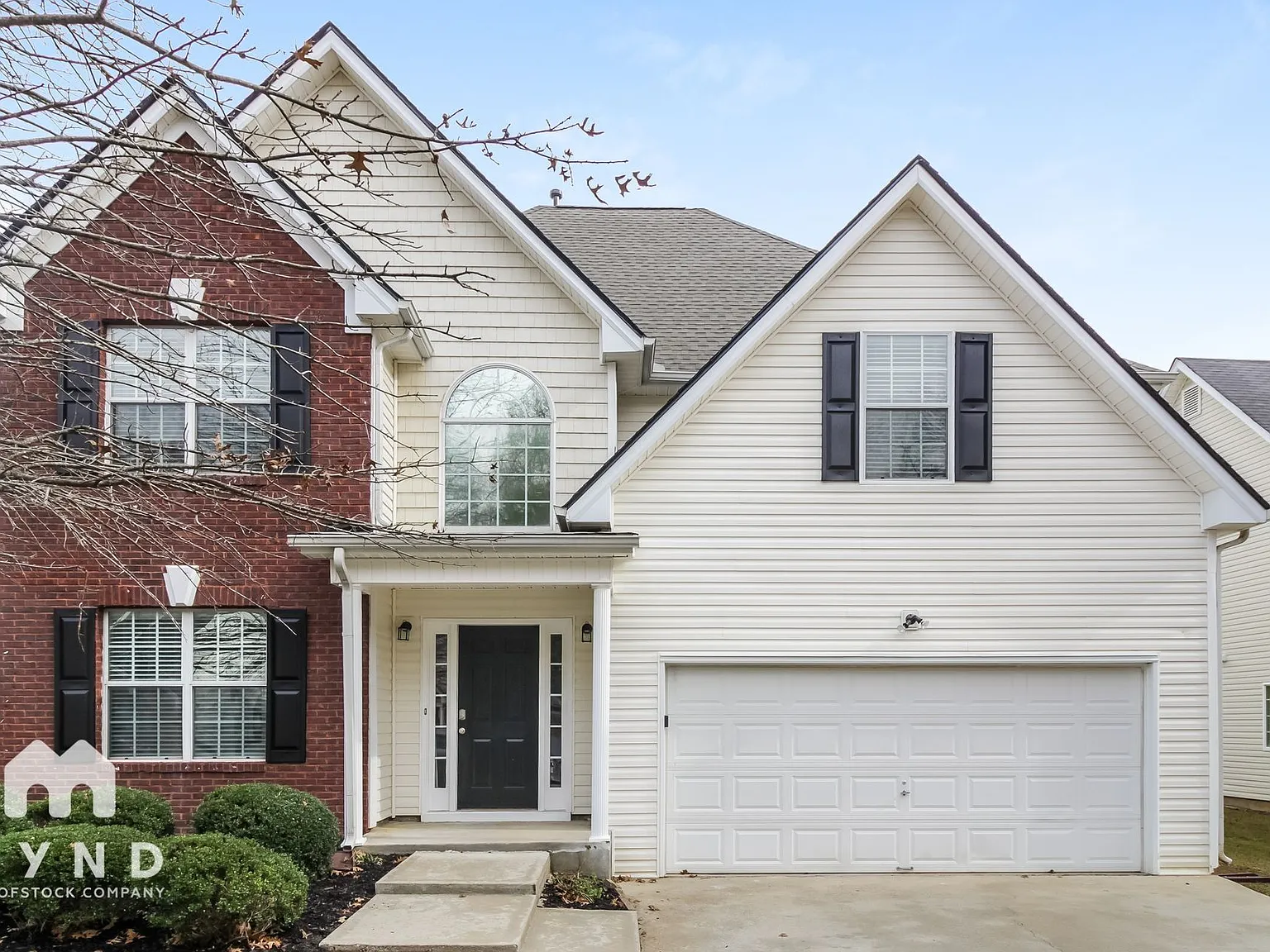 3 bed, 2.5 bath, 2218 sqft, $2,315 — Photo 1
