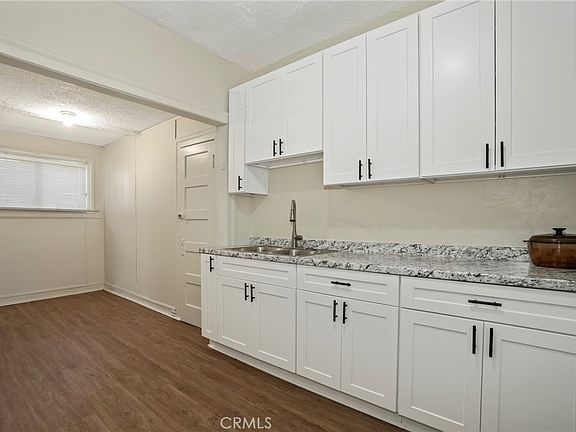 5th image of 1037 W 46th St