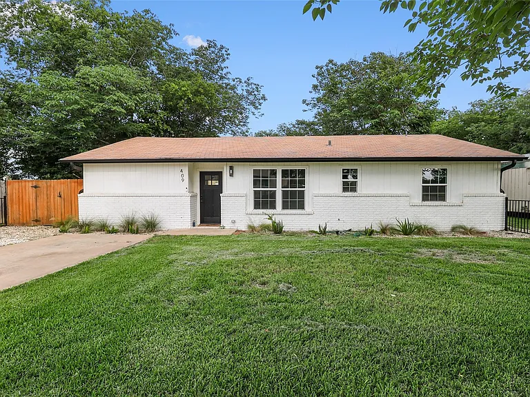 409 Avenue R — Photo 2