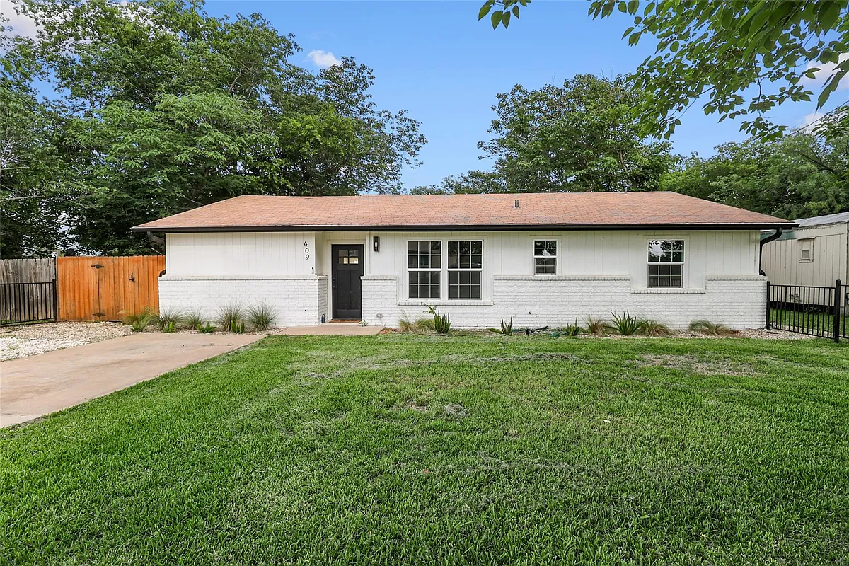 Building Photo - 409 Avenue R