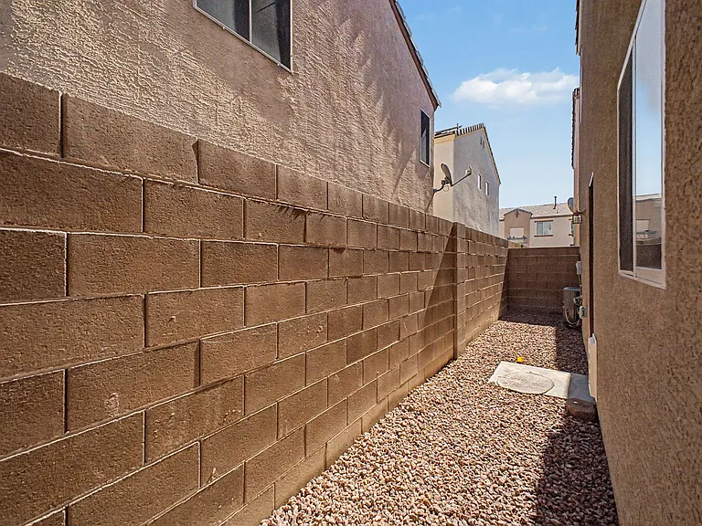 6077 Aripeka St — Photo 23
