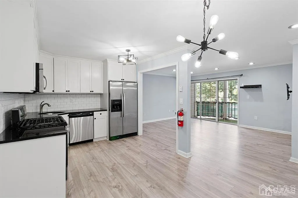 8 Sheffield Ct photo 1