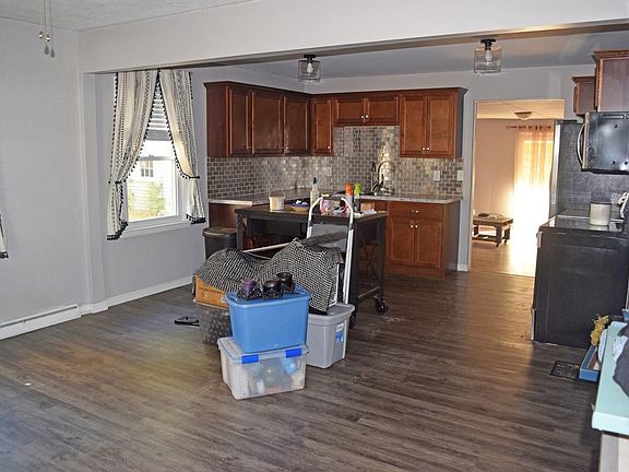 2nd image of 1406 S Parker Dr