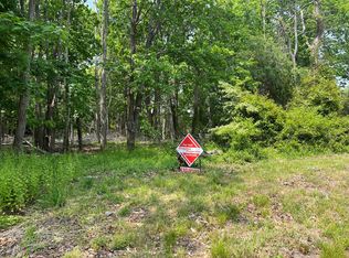 3 Basket Neck Ln, Remsenburg, NY 11960