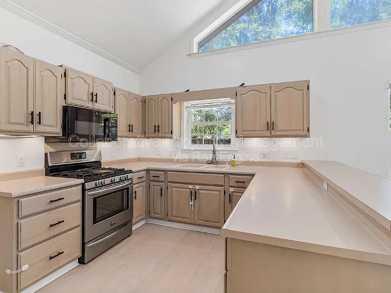 200 Hermitage Dr — Photo 18