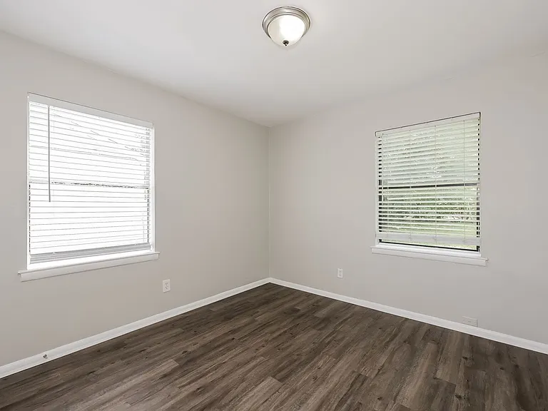 720 Emberwood Dr — Photo 27