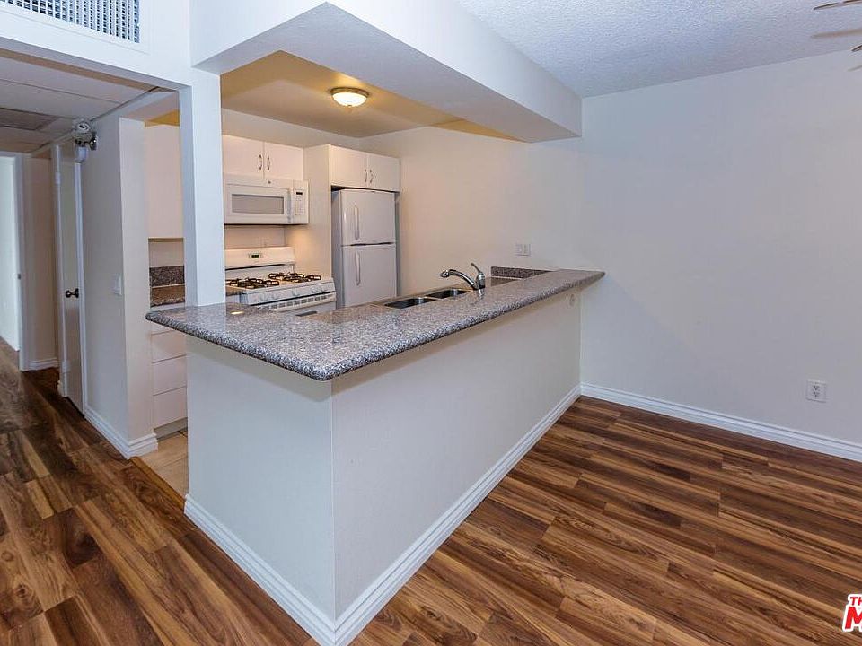 1st image of 18350 Hatteras St APT 207