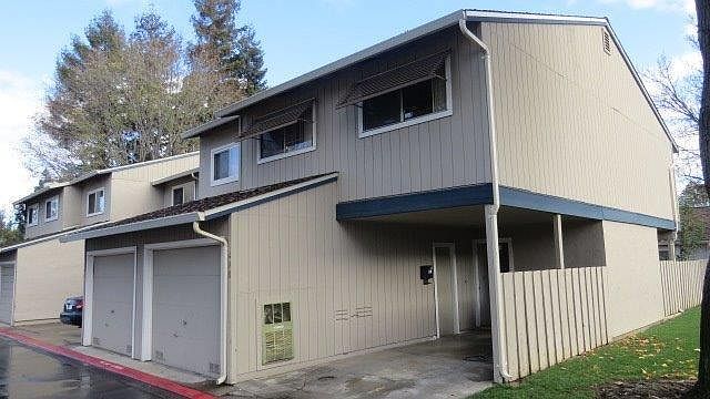 1st image of 498 Hollyberry Ct